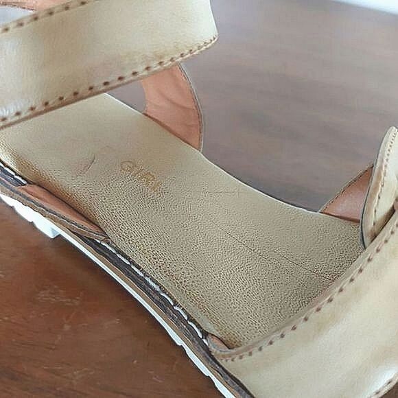 Chelsee Girl Diane oatmeal faux leather sandals 6.5 - Picture 15 of 15